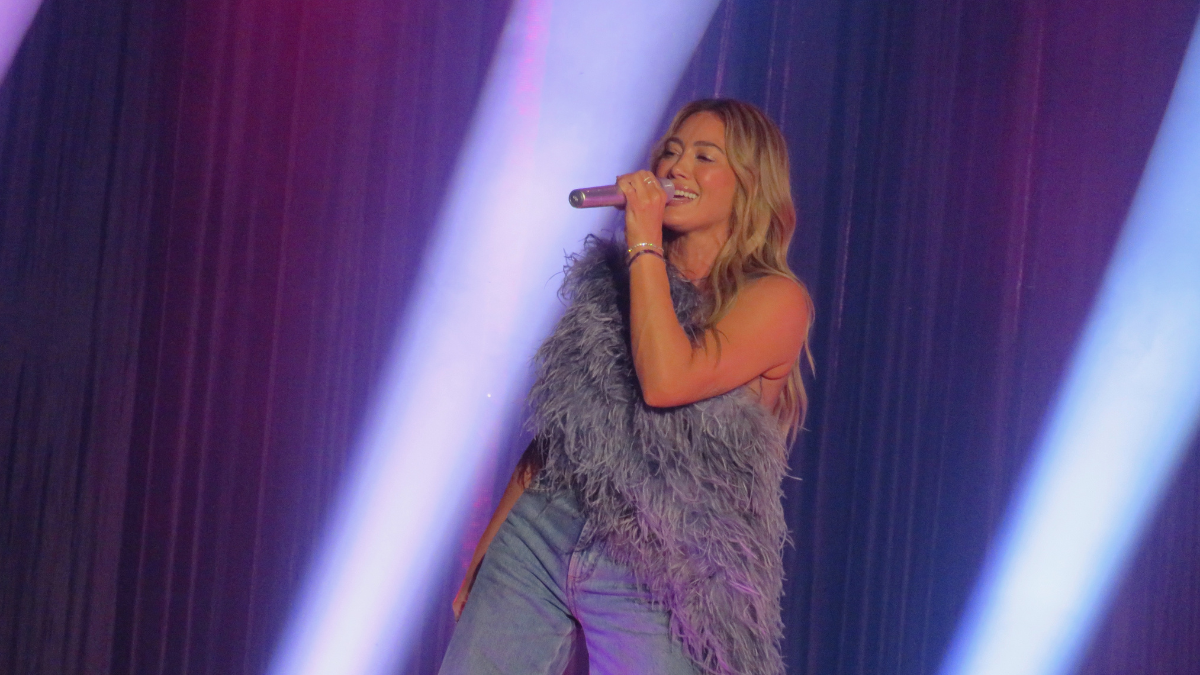 Hilary Duff Couldn’t Stop Smiling At Her Toronto Concert